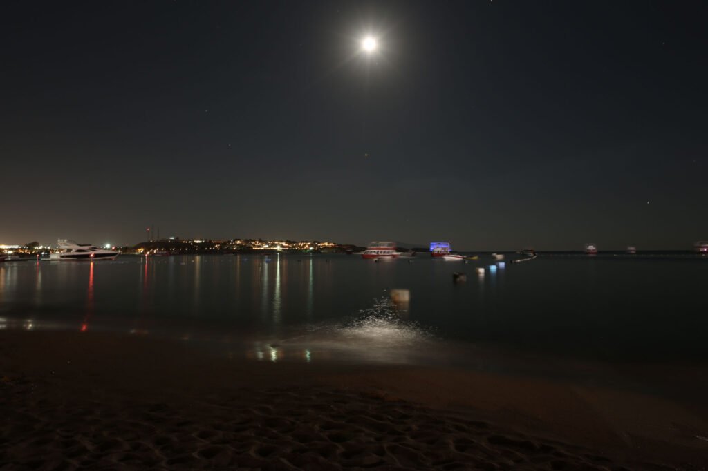 La luna di natale su Naama Bay, Sharm 